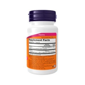 frasco do suplemento Mega D-3 e MK-7 da marca Now, com 60 cápsulas. O rótulo é predominantemente laranja e roxo, destacando as dosagens de 5000 IU de vitamina D3 e 180 mcg de vitamina K2 (MenaQ7). O suplemento é indicado para suporte ósseo e cardiovascular, sendo ideal para promover a saúde dos ossos e ajudar a prevenir calcificações arteriais. O design do frasco inclui detalhes sobre as vitaminas e as suas funções principais para o corpo.