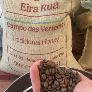 café artesanal em grão 100% arábica origem premium embalagem de 250 gramas