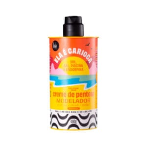 O Carioca Creme de Pentear Modelador 480g da Lola define e hidrata os fios, controlando o frizz e proporcionando brilho e maciez. Ideal para cabelos ondulados, cacheados ou crespos, mantém a forma e a suavidade dos fios.