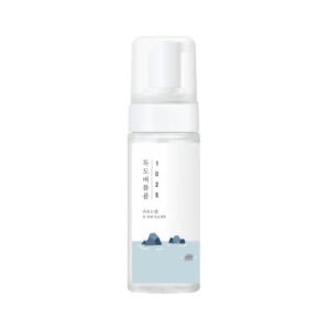 Frasco da 1025 Dokdo Espuma Facial de Limpeza 150ml da Round Lab, limpador suave e hidratante para todos os tipos de pele.