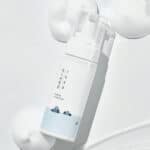 Frasco da 1025 Dokdo Espuma Facial de Limpeza 150ml da Round Lab, limpador suave e hidratante para todos os tipos de pele.