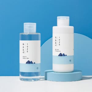 Frascos do 1025 Dokdo Tónico e Loção 200ml da Round Lab, cuidados diários para hidratar, acalmar e fortalecer a pele.