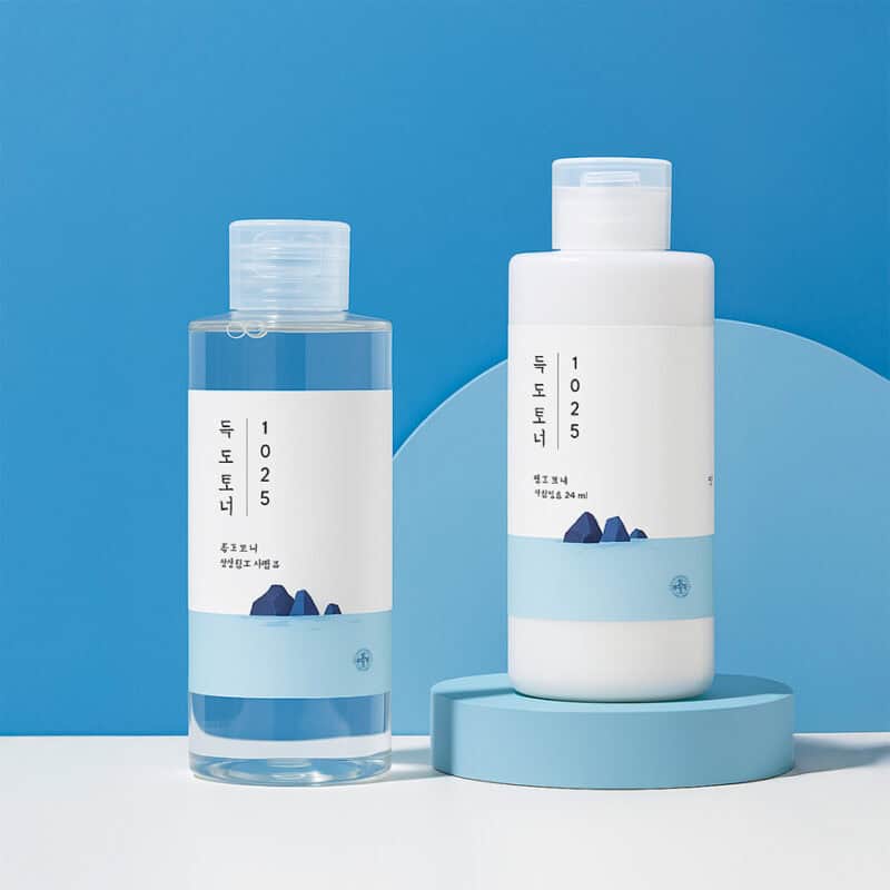 Frascos do 1025 Dokdo Tónico e Loção 200ml da Round Lab, cuidados diários para hidratar, acalmar e fortalecer a pele.