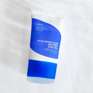 Frasco do Gel Solar Aquoso de Ácido Hialurónico SPF50 50ml da Isntree, protetor solar leve e hidratante para o rosto.