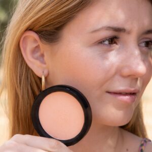 Estojo do Blush Compacto Coral 10g da Geoderm, maquilhagem natural para realçar a beleza com tom fresco e luminoso.