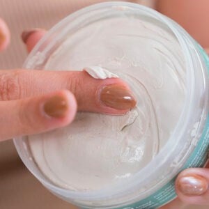Frasco da Máscara Facial Nutritiva 150ml da Geoderm, cuidado natural para hidratar e nutrir profundamente a pele.