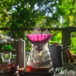 Café artesanal de origem Quénia em embalagem de 250 gramas, com grãos selecionados e torra cuidada.