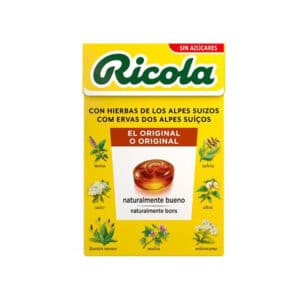 Rebuçados Ricola de Ervas Suíças em embalagem de 50g, elaborados com a tradicional mistura de 13 ervas alpinas para refrescar e aliviar naturalmente a garganta.
