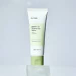 gel-creme calmante iunik com centella asiatica em bisnaga de 60ml para hidratar e suavizar a pele sensivel