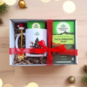 Infusão ayurvédica Tulsi Cinnamon Giloy Organic India em embalagem de Natal, com mistura herbal biológica e elementos festivos.