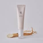 Sérum Revive Eye Ginseng + Retinal de 30ml da Beauty of Joseon em bisnaga, formulado para iluminar e suavizar a zona do contorno dos olhos.