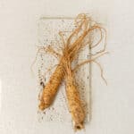 Sérum Revive Eye Ginseng + Retinal de 30ml da Beauty of Joseon em bisnaga, formulado para iluminar e suavizar a zona do contorno dos olhos.