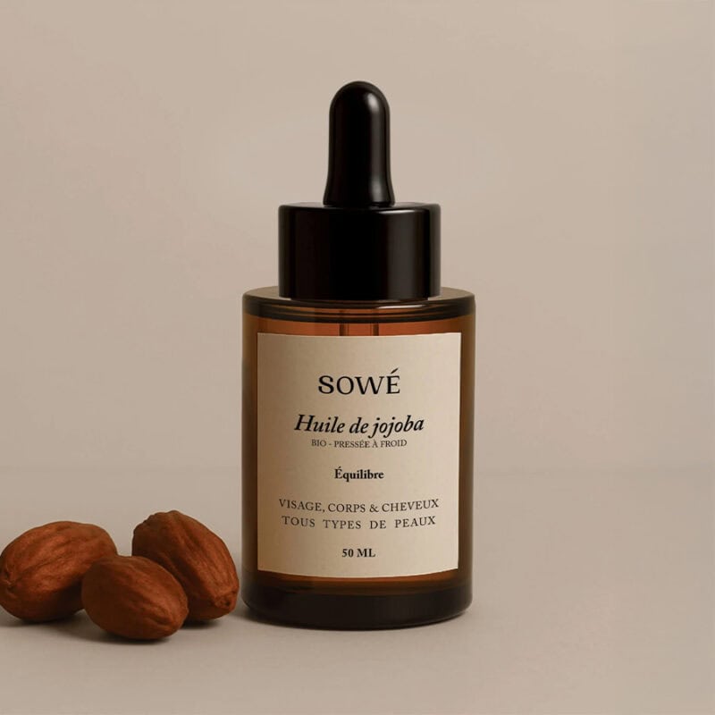 Óleo de jojoba bio da Sowé em frasco de 30ml, ideal para equilibrar, hidratar e proteger a pele e o cabelo.