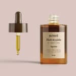 Óleo de jojoba bio da Sowé em frasco de 30ml, ideal para equilibrar, hidratar e proteger a pele e o cabelo.