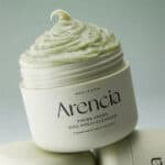 Fresh Green Rice Mochi Cleanser 120g da Arencia em embalagem verde, gel de limpeza facial com arroz verde.