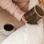 Beyond Coffee Auri Foods, preparado em pó com café e extratos de cogumelos, em embalagem de 300 g.