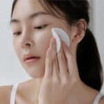 Discos esfoliantes faciais Ji Woo Gae Heartleaf BHA Peeling Pad Celimax em embalagem de 125 ml.