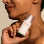 Sérum Centella 4% TXA Gel 30ml Haruharu Wonder, sérum facial em gel com 4% de ácido tranexâmico, 4% de niacinamida e centella asiática para ajudar a reduzir manchas e uniformizar o tom da pele.